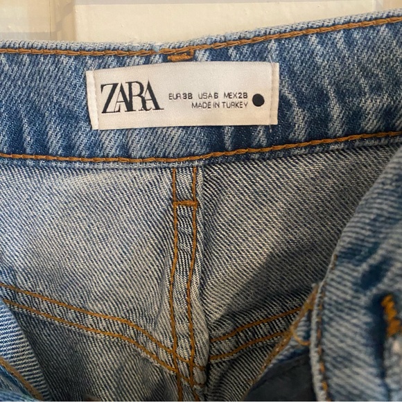 Zara‎ High Waisted Distressed Jeans - Picture 5 of 8